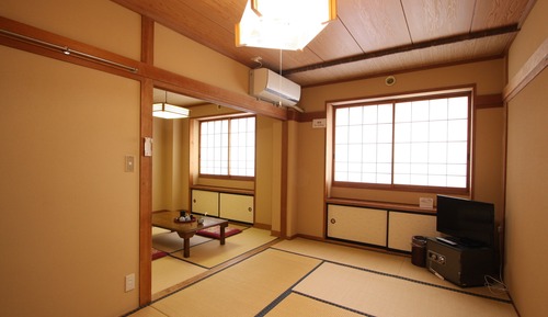 Standard Japanese Type Room (4-5 Person)(Parking Free for Only 1st Car)