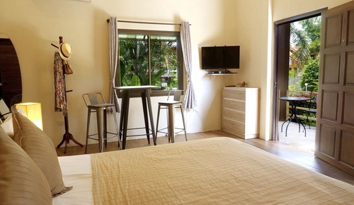 Superior Bungalow, 1 King Bed, Kitchenette, Pool View