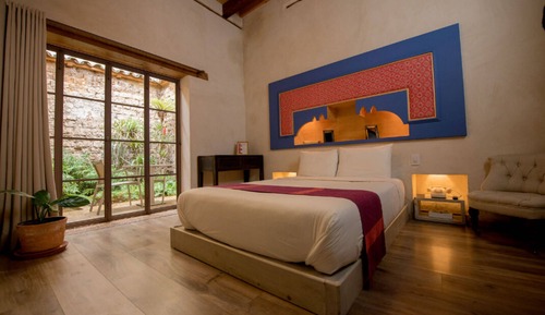 Garden Queen Banomil Room