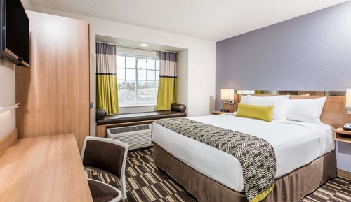 Suite, 1 Queen Bed with Sofa bed, Non Smoking, Kitchenette
