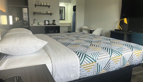 Standard Room, 1 King Bed, Accessible, Non Smoking