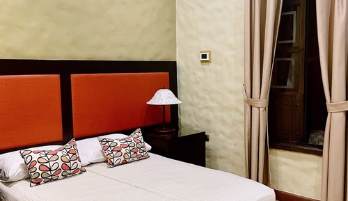 Deluxe Room, 1 Queen Bed