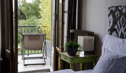 Room, Balcony