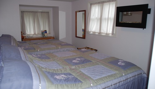 Farmer Bear Room, 2 Queen Beds, Shared Bathroom