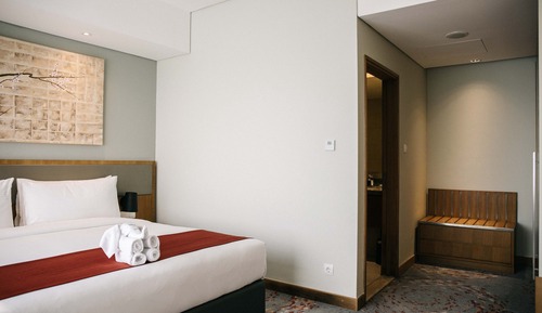 Standard Room, 1 King Bed, City View