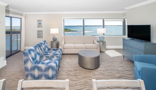 1 King Bed Accessible Suite (Water View)