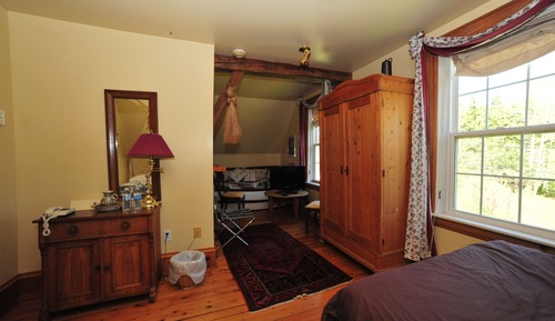 Family Room (Two Double Beds and One Single Bed)