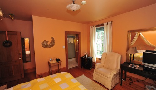 Standard Room, 1 Queen Bed