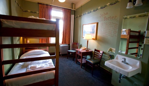 Room (1 Bunk Bed, Common Bath)