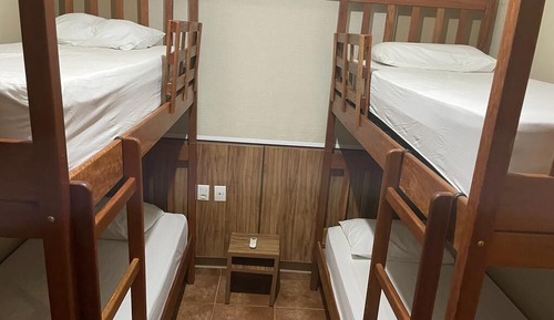Casa-2 Quartos/Sala/Cozinha/WC