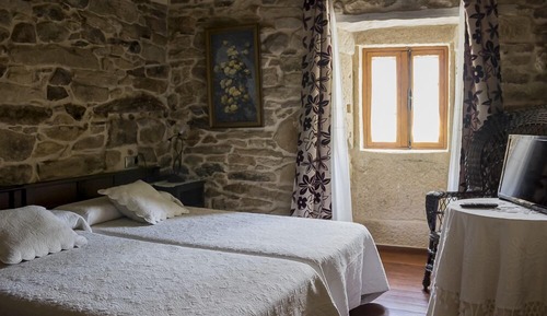 Triple Room (Tear)