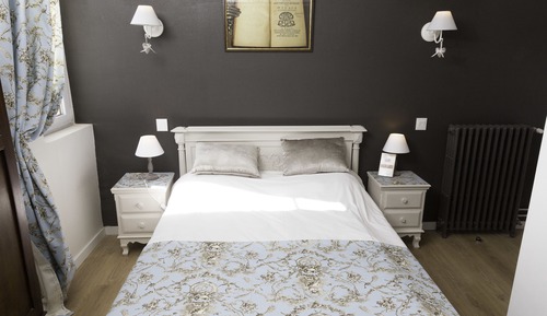 Standard Double Room, Bathtub