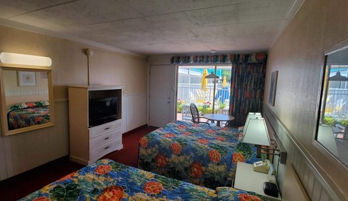 Room, 2 Queen Beds, Kitchenette