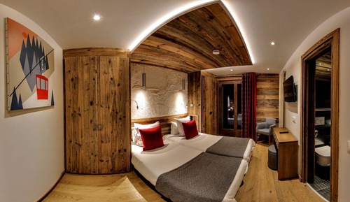 Private Triple Room In a Chalet 