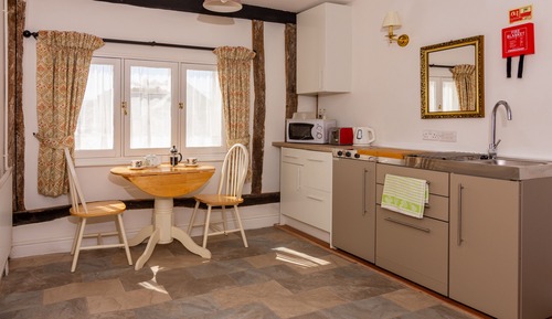 Apartment, 1 King Bed, Kitchenette