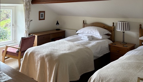 Standard Twin Room, Shared Bathroom