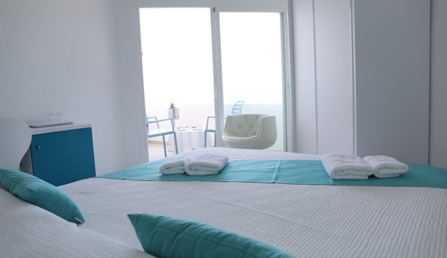 Single Room, Sea View