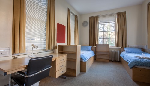 Basic Twin Room, 2 Twin Beds, Shared Bathroom