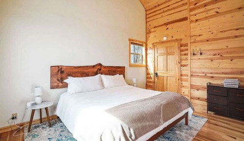 Cabin, 1 King Bed, Hot Tub (Fern Haven)