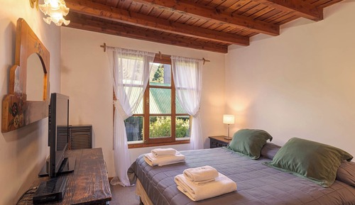 Classic Cottage, Patio, Mountain View