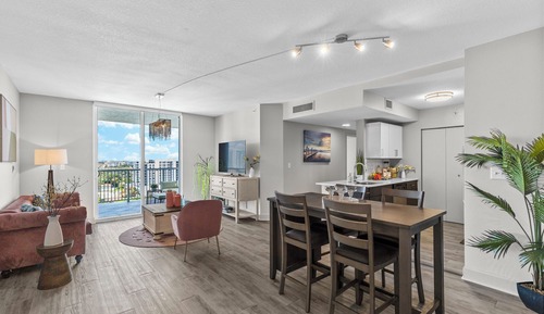 Deluxe Condo, 2 Bedrooms, City View