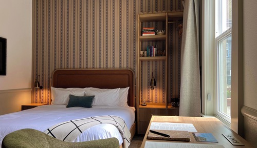 CS Lewis - Garden View (Accessible)