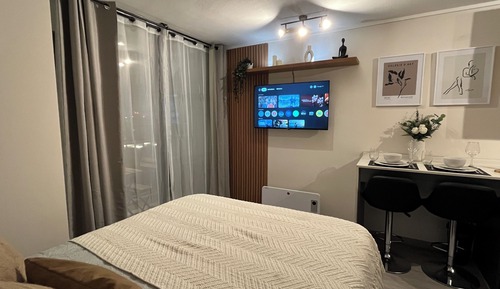 Classic Apartment, City View