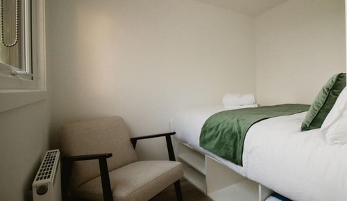 House, 2 Bedrooms, Balcony, Mountain View