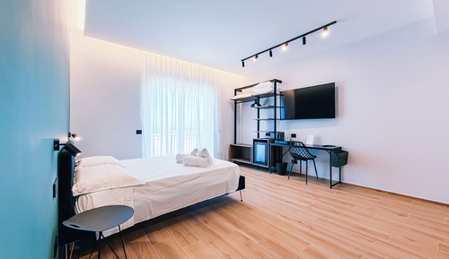 Luxury Double Room, Partial Sea View