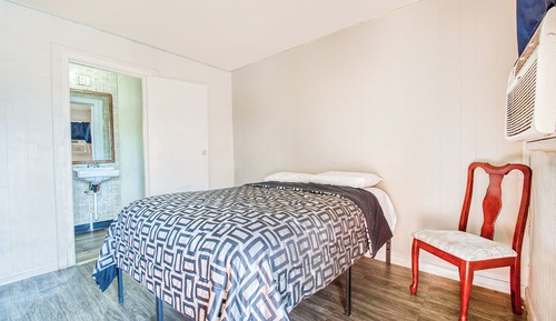 Room, 1 King Bed, Smoking
