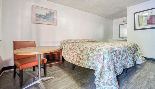 Room, 1 Queen Bed, Smoking