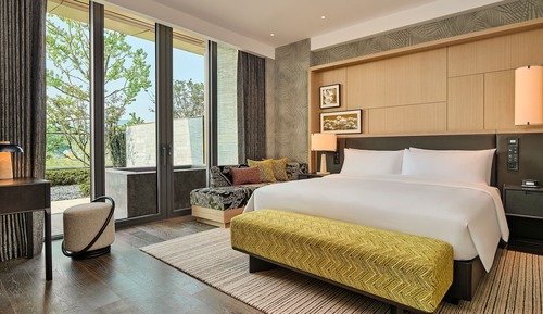 Premium Suite, 1 King Bed, Bathtub