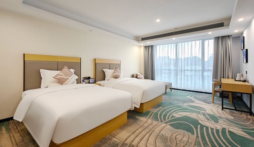 Luxury Twin Room, City View