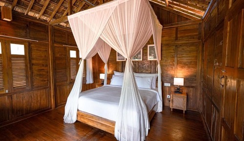 Signature Cabin