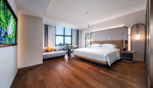 Executive Suite, Canal View