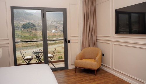 Executive Suite, Balcony, Mountain View