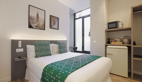 Room, 1 Queen Bed, Ground Floor