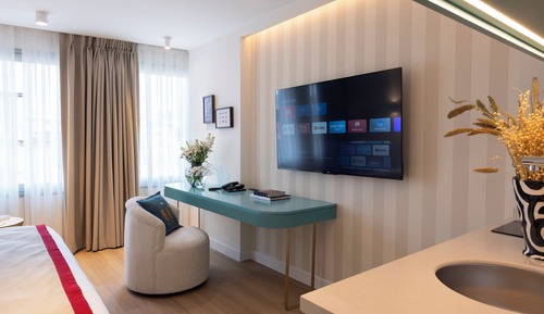 Studio Suite, City View