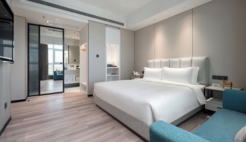 Business King Room