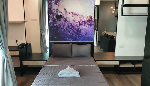 Superior Studio, 1 Queen Bed, Balcony, City View