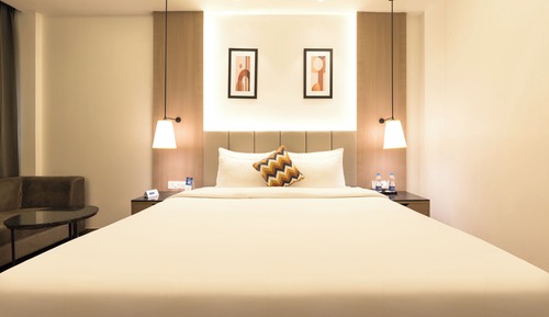 Deluxe Room, 1 King Bed, Non Smoking, City View