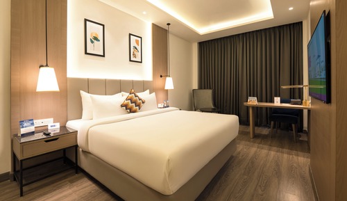 Suite, 1 King Bed, Non Smoking, Bathtub (Separate Living Room)