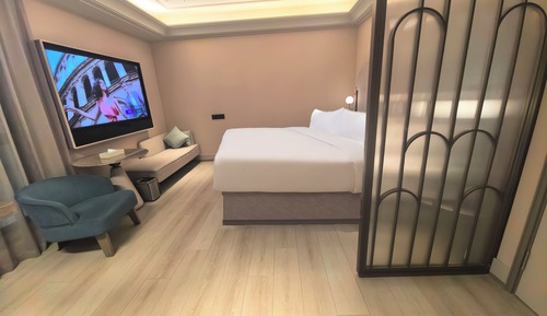 Standard Room, 1 King Bed