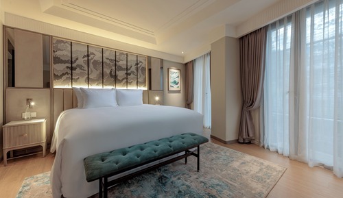 Signature Suite, Partial Lake View