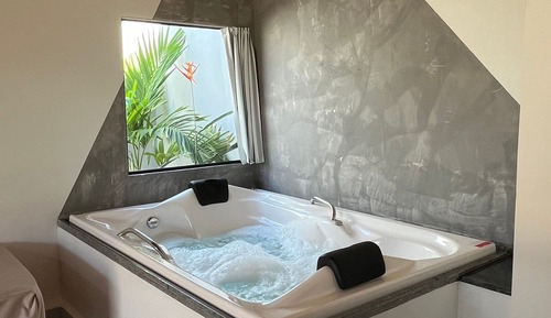 Comfort Suite, Jetted Tub