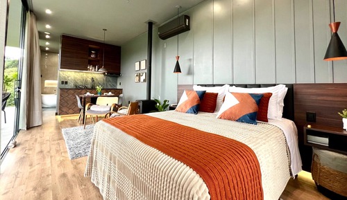 Honeymoon Cabin