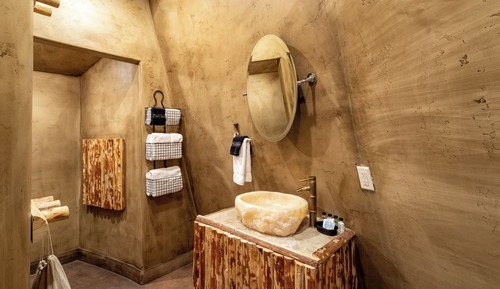 Luxury Suite, Multiple Beds, Pets Allowed, Mountain View