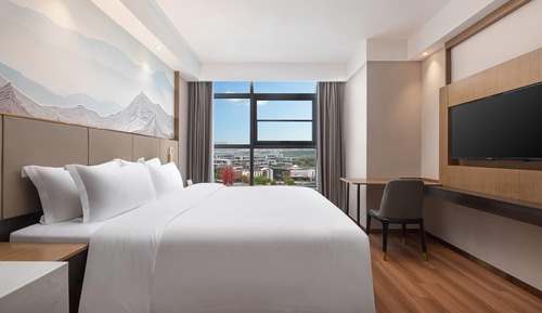 Deluxe Room, 1 King Bed, Non Smoking, Lake View