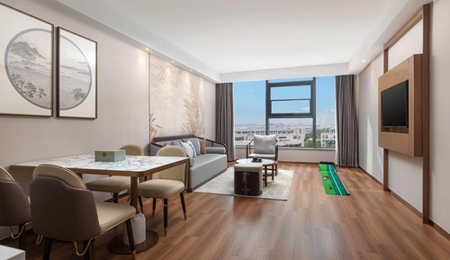 Executive Suite, 1 King Bed, Non Smoking, Lake View (Smart)