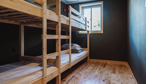 Shared Dormitory, Women only